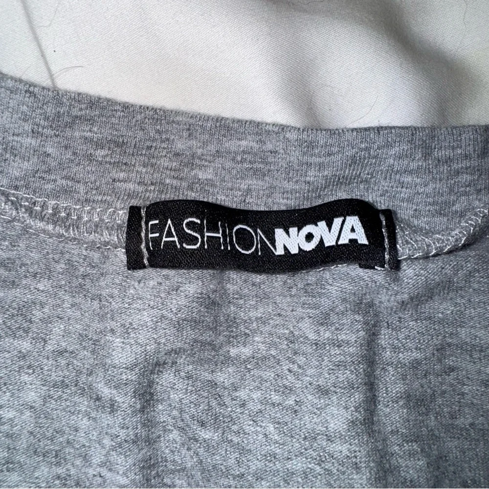 Fashion‎ Nova Women’s Gray FAMOUS CITY 1987 Maxi Dress Size Small - Picture 8 of 13